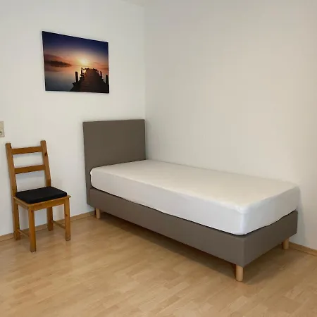 Lägenhet Mit 2 Einzelzimmer Gemeinsamer Kuechen/bad/balkon-nutzung