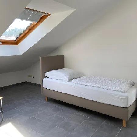 Mit 2 Einzelzimmer Gemeinsamer Kuechen/bad/balkon-nutzung Apartman