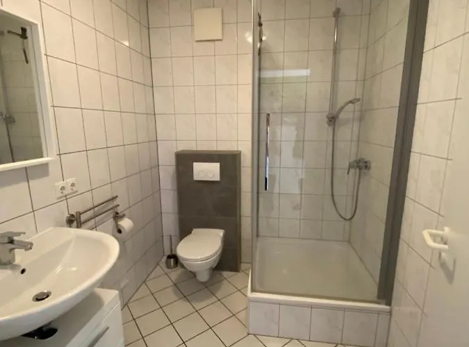 Mit 2 Einzelzimmer Gemeinsamer Kuechen/bad/balkon-nutzung