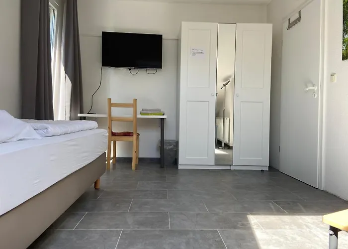 Mit 2 Einzelzimmer Gemeinsamer Kuechen/bad/balkon-nutzung